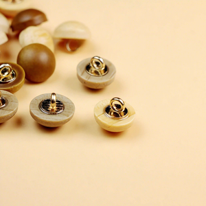 כפתורי בגדים לילדים בצורת פטרייה עגולה, עשויים שרף כפול עבה, תפורים ידנית, סיטונאי, תוצרת סין, זמן אספקה לדוגמא 7 ימים. - Product Image 4