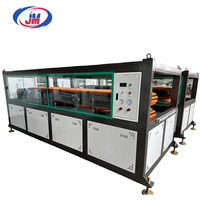 Ligne d'extrusion de profilés PVC à haut rendement pour la fabrication de fenêtres et de portes