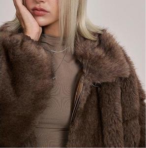 여성을 위한 사용자 정의 유행 겉옷 겨울 다크 브라운 하이 퀄리티 인조 모피 코트 - Product Image 5