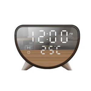 Chargeur multifonction de bureau avec affichage de l'heure et de la température, charge rapide sans fil 15W, en bois - Product Image 2