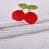 Tissu brodé en polyester à motif floral avec dentelle et paillettes cerise, design personnalisé, pour vêtements de détente