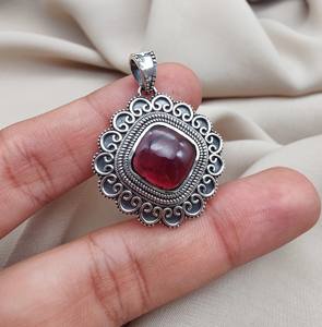 จี้อัญมณีวินเทจทำด้วยมือ925สินค้ามาใหม่พร้อมโกเมนธรรมชาติสำหรับปาร์ตี้ขายส่ง - Product Image 5