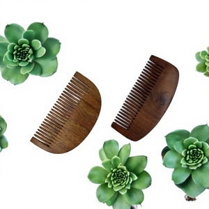 Peine ovalado de madera, material natural, pulido, artesanía de mesa, decoración del hogar, temática floral - Product Image 1