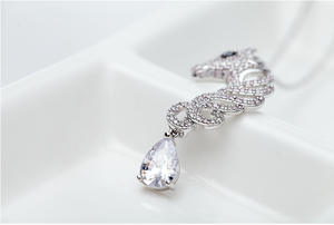 Collier tendance avec pendentif tête de cheval en alliage plaqué rhodium et cristaux |   <span class=keywords><strong>Bijoux</strong></span> équestres en zircon pavé avec pendentif en forme de poire, cadeau pour femme - Product Image 4