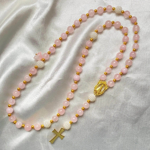 Chapelet Chrétien Fait Main en Pierre Naturelle Perlée <span class=keywords><strong>de</strong></span> Quartz Rose avec Charme Croix pour Baptême Catholique Cadeau <span class=keywords><strong>de</strong></span> <span class=keywords><strong>Communion</strong></span> - Product Image 1