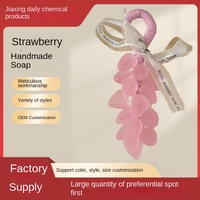 Handgemaakte zeep met kristallen aardbei, geurolie, wasbaar, decoratieve hanger, fruitgeur, op maat gemaakte geschenkverpakking