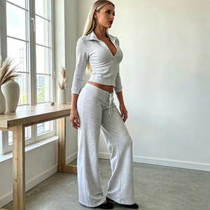 Ensemble de survêtement deux pièces personnalisé pour femme, avec veste à demi-zip à manches longues et pantalon de survêtement, tenue décontractée et sportive - Product Image 1