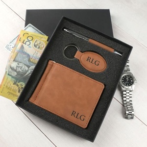 Set Regalo in Similpelle Incidibile per la Festa del Papà, Set Promozionale per Ufficio con Logo Personalizzato, Portafoglio, Penna e Portachiavi Incisi - Product Image 1