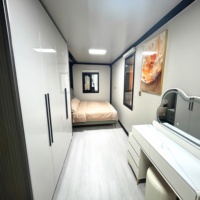 Maison conteneur moderne et extensible, préfabriquée, portable, en panneaux sandwich d'acier, étanche et respirante, 20 pieds 40 pieds, 2-4 chambres