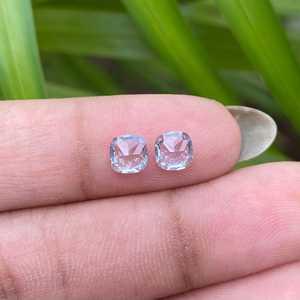 Par de Zafiros Naturales Verdes con Corte Cojín de 1.28 CT, 5 x 5 MM |   Zafiro Suelto de Fantasía |   Conjunto de Anillo de Boda y Pendientes - Product Image 6