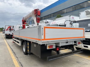 Grue télescopique montée sur camion avec benne de chargement en aluminium léger à côtés rabattables - Product Image 3