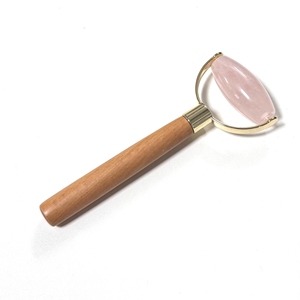 Rouleau facial en quartz rose à prix de gros avec tige en bois pour massage du visage - Product Image 4