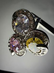 Anello Tradizionale Regolabile di Lusso in Cristallo Multicolore Placcato Oro con Gemma Naturale Arcobaleno per Donne, Prodotto in Cina - Product Image 2