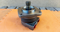 Moteur hydraulique 6657024 6649128 6681605 pour chargeuse compacte 645 653 742 743 751 753 Pièces de machines de construction