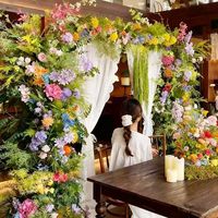 Arche de fleurs artificielles en tissu de soie inspirée de Monet avec un design incurvé pour la décoration de mariage
