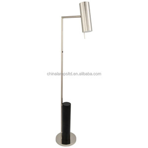 Lámpara de Pie de Hierro Negro Mate de Lujo Contemporáneo con Bombilla LED/Incandescente, Pantalla Grande de Tela, Madera y Vidrio, para Hotel y Sala de Estar - Product Image 3