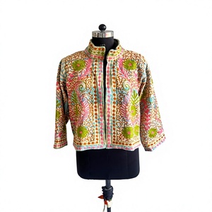 Chaqueta Corta Bordada con Flores Estilo Rajasthani, con Trabajo Aari y Sozni, Bordada a Mano, de Lana, Transpirable, para Otoño e Invierno - Product Image 2