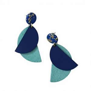Boucles d'oreilles tendance à clipser pour femme, en résine acrylique, bijoux fantaisie, motif damier noir et blanc, forme carrée - Product Image 4