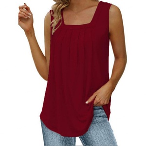 เสื้อแขนกุดคอเหลี่ยมสีพื้นสำหรับผู้หญิง พร้อมกางเกงยีนส์สีน้ำเงินสำหรับเดินเล่นในเมืองแบบสบายๆ - Product Image 5