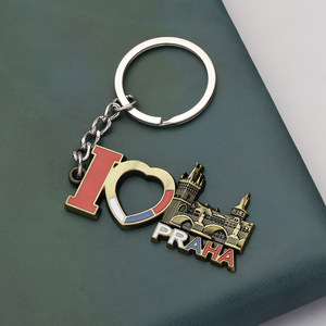 Llavero de recuerdo de <span class=keywords><strong>Praga</strong></span> al por mayor, llavero de metal esmaltado con el icono de la ciudad de <span class=keywords><strong>Praga</strong></span>, llavero personalizado de la República Checa para turistas - Product Image 3