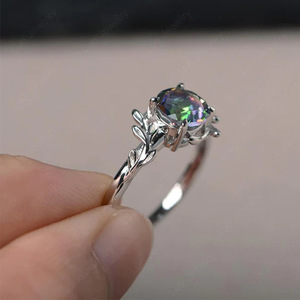 Anello Floreale con Foglie, Design Minimalista ed Elegante con Pietra Colorata, Gioiello da Donna per Uso Quotidiano, Anello Statement - Product Image 4