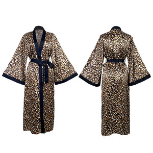 ชุดคลุมยาวลายเสือดาวผ้าซาตินขายส่งสำหรับผู้หญิง ชุดนอนแขนยาวคอวีเซ็กซี่ - Product Image 6