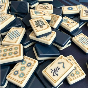 Juego de Mahjong Americano con 160 Fichas, Fichas de Mahjong Personalizadas de 4 Capas, Mahjong Acrílico de Lujo, Azul Domingo - Product Image 1