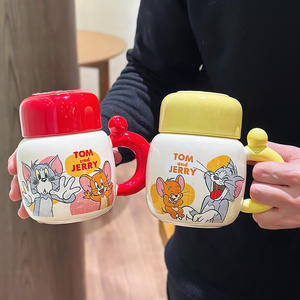 Taza de cerámica de Tom y Jerry con tapa y cuchara, resistente al calor, regalo para oficina o uso doméstico - Product Image 3