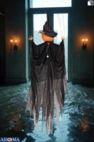 Figurine de citrouille suspendue AROMA Spooky avec filet noir et lumières LED pour Halloween, idéale pour les soirées d'Halloween effrayantes