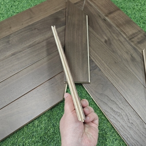 Parquet Chevron Moderne en Gros, Noyer Noir Américain Brillant, <span class=keywords><strong>Plancher</strong></span> en Bois Stratifié Laqué UV pour Chambre et Salle à Manger - Product Image 4
