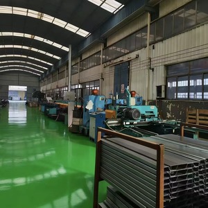 Tricycle électrique à <span class=keywords><strong>3</strong></span> roues avec batterie au lithium, moteur sans balais, cabine fermée, phare LED, 400 kg, prix abordable, 1000 W, 60 V, Nigéria - Product Image 6