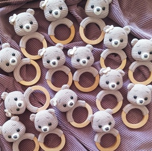 Amigurumi Super Cute Bear Sonajeros Seguro y cómodo Mango <span class=keywords><strong>de</strong></span> madera <span class=keywords><strong>de</strong></span> haya para bebés Regalos <span class=keywords><strong>de</strong></span> <span class=keywords><strong>ganchillo</strong></span> para bebés - Product Image 4
