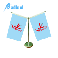Sortie d'usine Impression personnalisée Table portable Mini drapeau Publicité Pôle délicat Drapeau de bureau