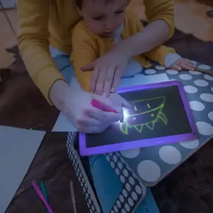 A3 A4 A5 LED ışıklı çizim tahtasında Graffiti Doodle çizim tableti sihirli beraberlik ile eğlenceli floresan kalem eğitici oyuncaklar