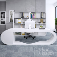 Bureau blanc moderne pour PDG et directeur, design personnalisé avec des bords arrondis et incurvés