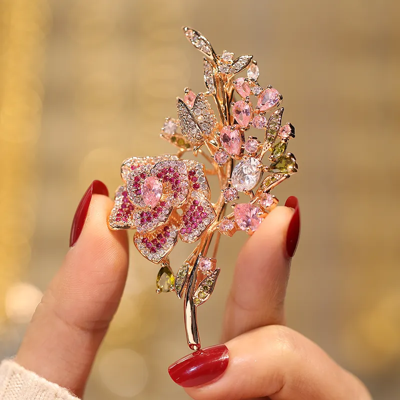 XILIANGFEIZI Offre Spéciale cuivre Zircon bijoux de mariage fleurs roses broches pour femmes