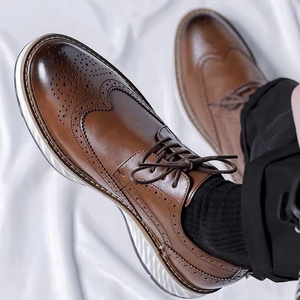 Chaussures montantes style britannique en patchwork marron, avec lanière en cuir huilé, rehaussantes et légères pour l'automne - Product Image 5