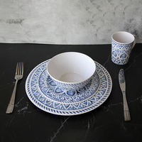 Service de table en céramique marocaine bleu et blanc, assiettes, bols et tasses à motifs floraux bohèmes