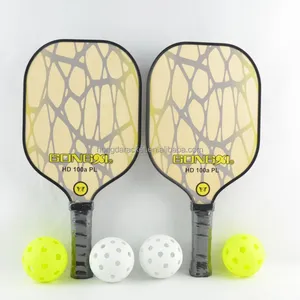 Üretici OEM fabrika özel ahşap Pickleball kürek seti acemi için 2 kürekler ve 4 topları ile