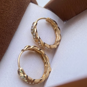 เครื่องประดับเพชรแท้เพาะเลี้ยงจาก Aazuo ต่างหูแบบเกี่ยวทองคำแท้ 18K ดีไซน์หรูหรา ของขวัญสำหรับสาวๆ สวมใส่ได้ทุกวัน แฟชั่นสำหรับออฟฟิศ ของขวัญสุดพิเศษ - Product Image 3