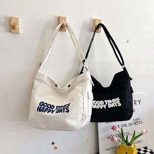 Sac fourre-tout en toile personnalisé de grande taille, bandoulière réglable avec poche avant, possibilité de personnaliser la couleur et l'impression du logo - Product Image 3