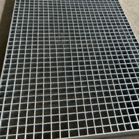 Grilles en acier soudées GI, grilles de sol industrielles galvanisées, fabrication sur mesure pour les couvercles de canalisations