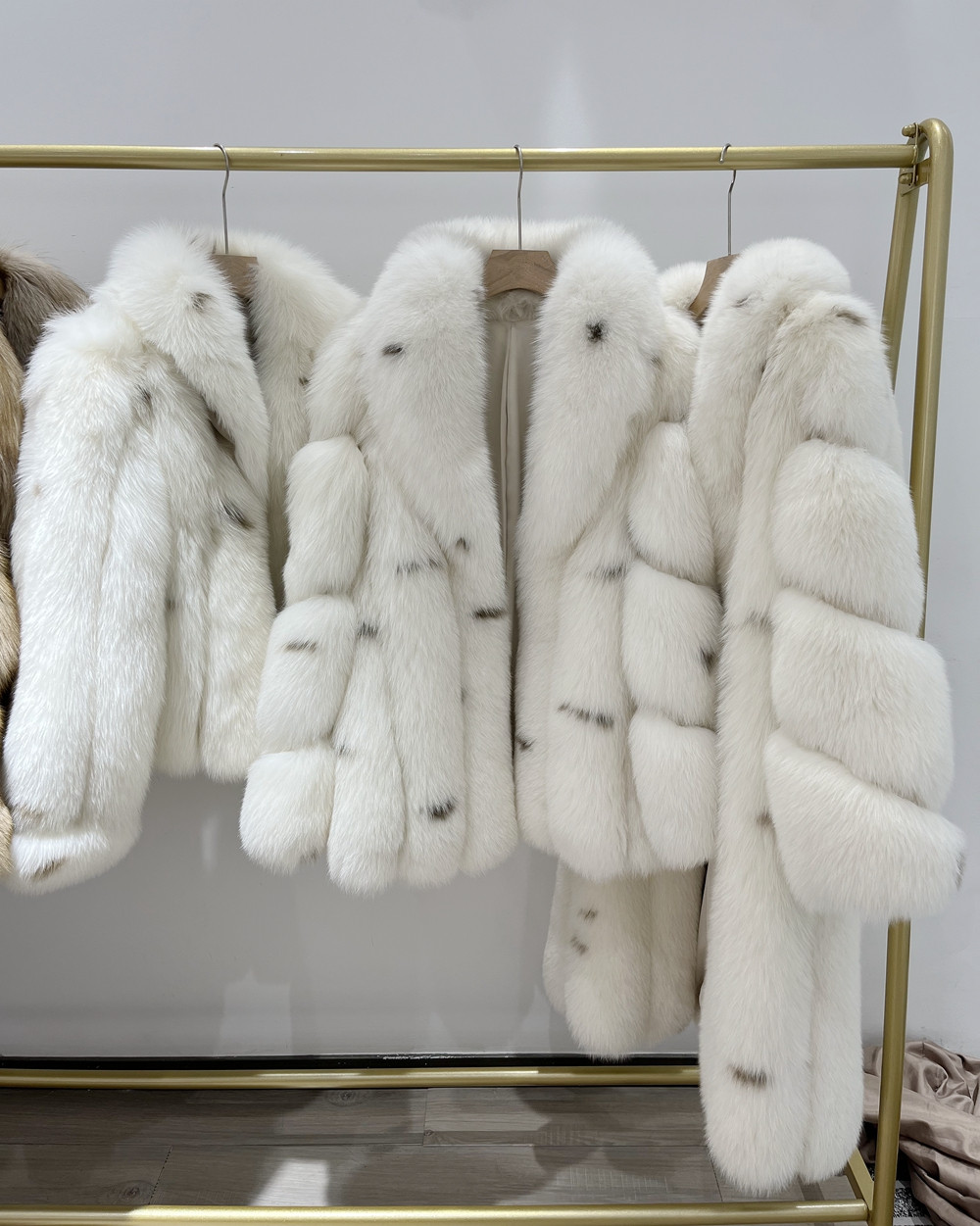 QC24041 New Arrival Saga Furs High Quality Fox Fur Coat