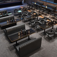 Komplette Retro-Einrichtung für Cafeteria, Restaurant und Bar: Polstermöbel, Esszimmerstühle, Ledersofa, Sitzbänke und Schwarze Tische