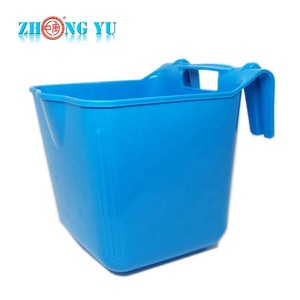 Crochet d'alimentation du bétail en plastique sur clôture bétail <span class=keywords><strong>vache</strong></span> Poly cheval mangeoire mangeoire seau à eau pour bétail cheval - Product Image 2