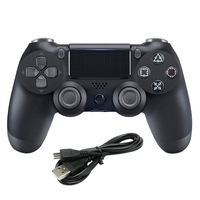 Manette de jeu P4 - Version américaine avec double vibration et connexion sans fil ; Version européenne - P4steam avec double vibration.