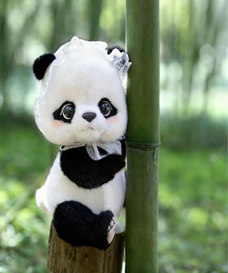 Peluche <span class=keywords><strong>Panda</strong></span> Personnalisée avec Sucette et <span class=keywords><strong>Bonnet</strong></span> en Dentelle – Poupée Douce en Peluche - Product Image 3