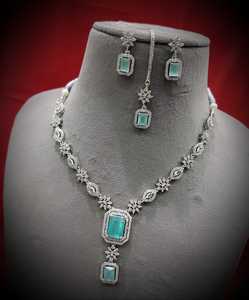 Nueva llegada de joyería india con pendiente de tuerca Mehendi Antic Gold Wedding Engagement Premium Quality AD Jewelry Collection - Product Image 2