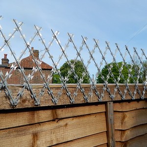 Panel de maquinilla de afeitar soldada malla de diamante Alambre de afeitar recto de alta seguridad rollos de <span class=keywords><strong>concertina</strong></span> afilados bobina espiral valla de seguridad transfronteriza - Product Image 6