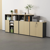Meuble de classement commercial en bois massif au design moderne avec éléments transparents, modèle bas à poser au sol avec tiroirs